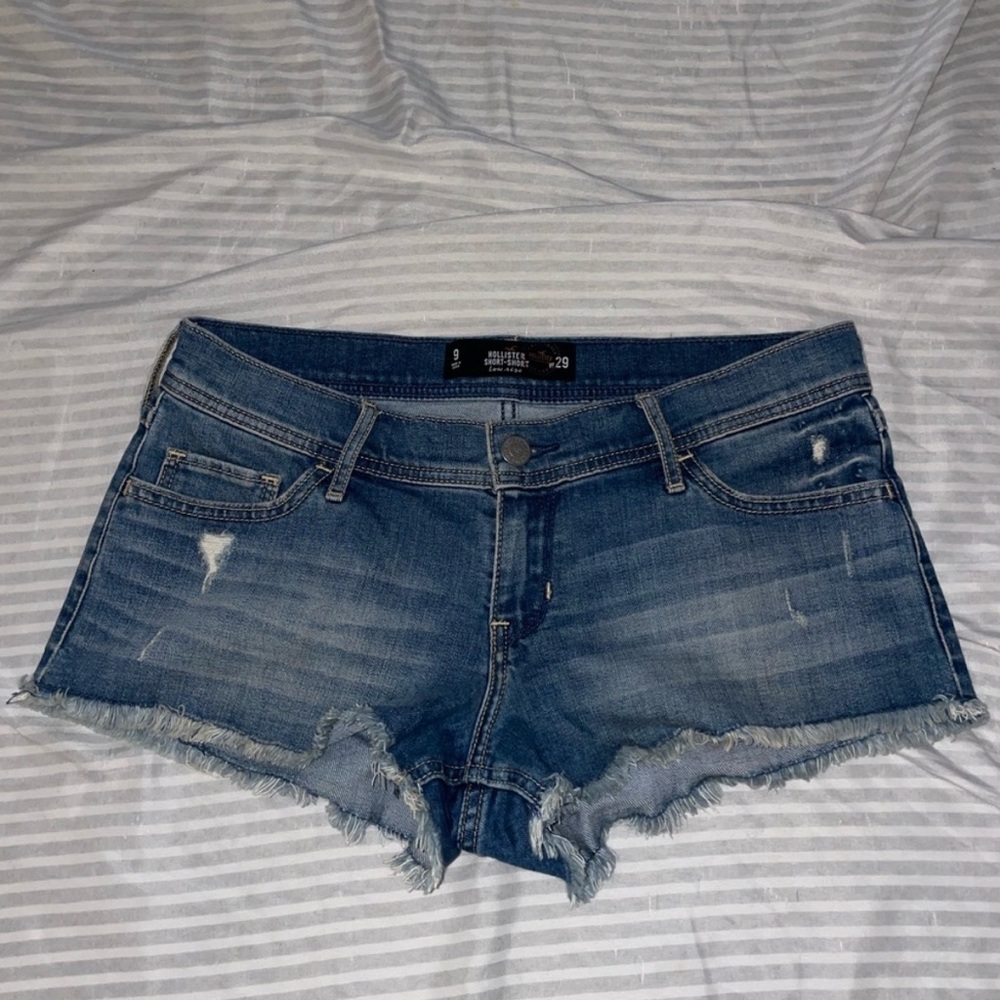 Y2K Vintage 2000’s Hollister low waisted jean shorts